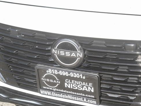 Used 2024 Nissan Sentra SV FWD image 5