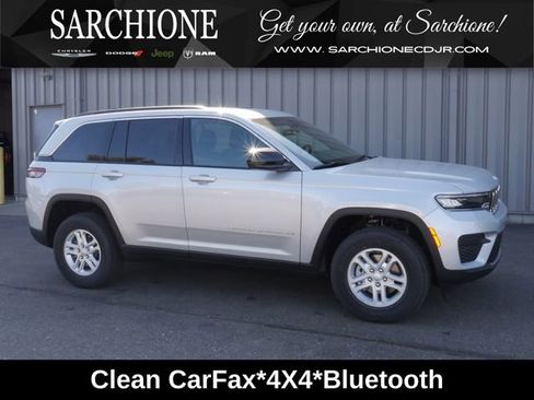 Used 2025 Jeep Grand Cherokee Laredo AWD/4WD image 1