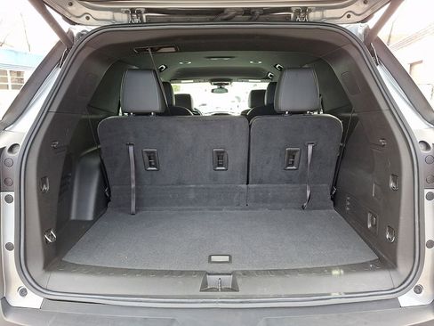 Used 2023 Chevrolet Traverse LT image 28