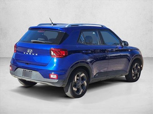 Used 2023 Hyundai Venue SEL w/ Cargo Package image 5