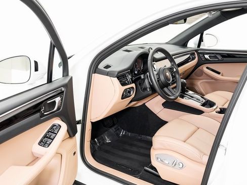 Used 2025 Porsche Macan image 7