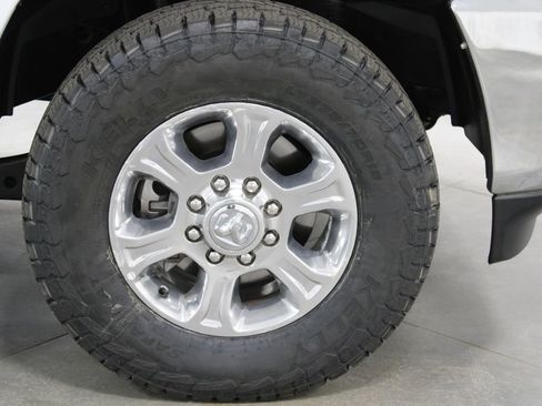 Used 2024 RAM 2500 Big Horn AWD/4WD image 12
