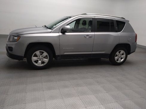 Used 2016 Jeep Compass Latitude image 2