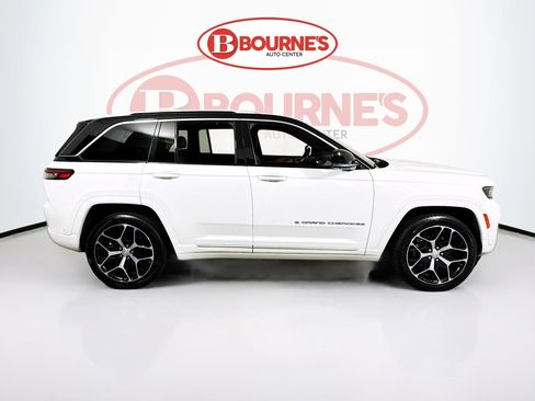Used 2023 Jeep Grand Cherokee Summit AWD/4WD image 13