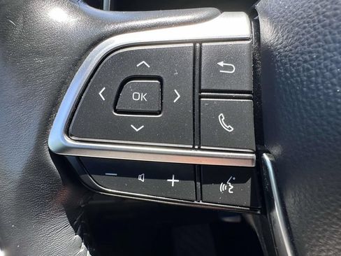 Used 2021 Toyota Highlander XSE AWD/4WD image 19