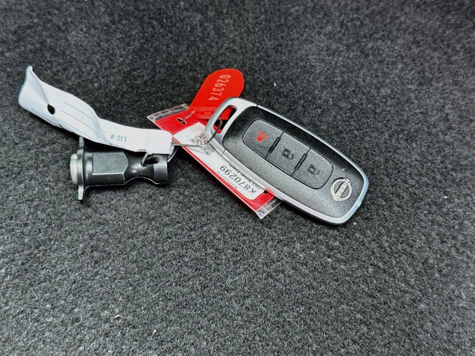 Used 2025 Nissan Rogue S FWD image 30