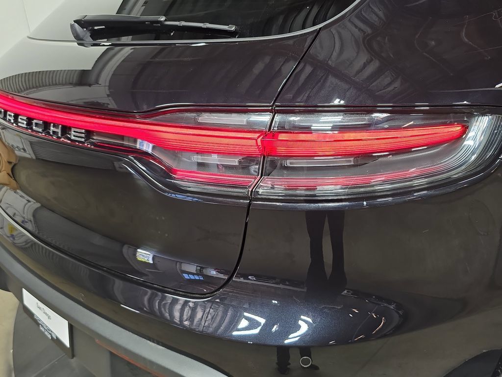 Certified 2026 Porsche Macan AWD/4WD image 30