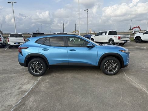 New 2026 Chevrolet Trax LT w/ Sunroof Package image 7