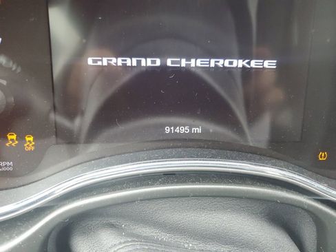 Used 2021 Jeep Grand Cherokee Laredo image 12