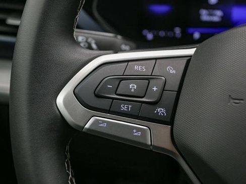 Certified 2024 Volkswagen Taos SE image 39