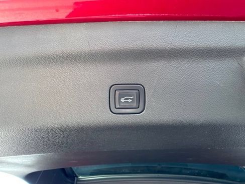 Used 2022 GMC Yukon Denali AWD/4WD image 6