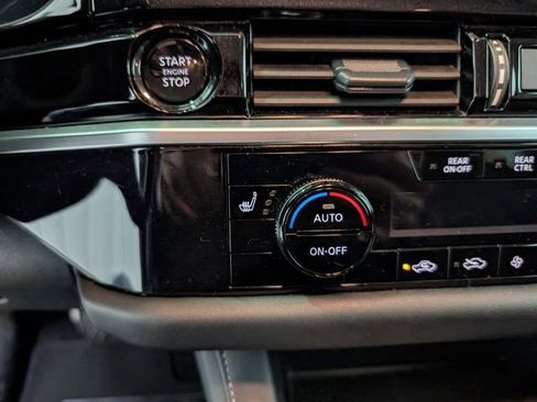 Used 2025 Nissan Pathfinder SV image 23