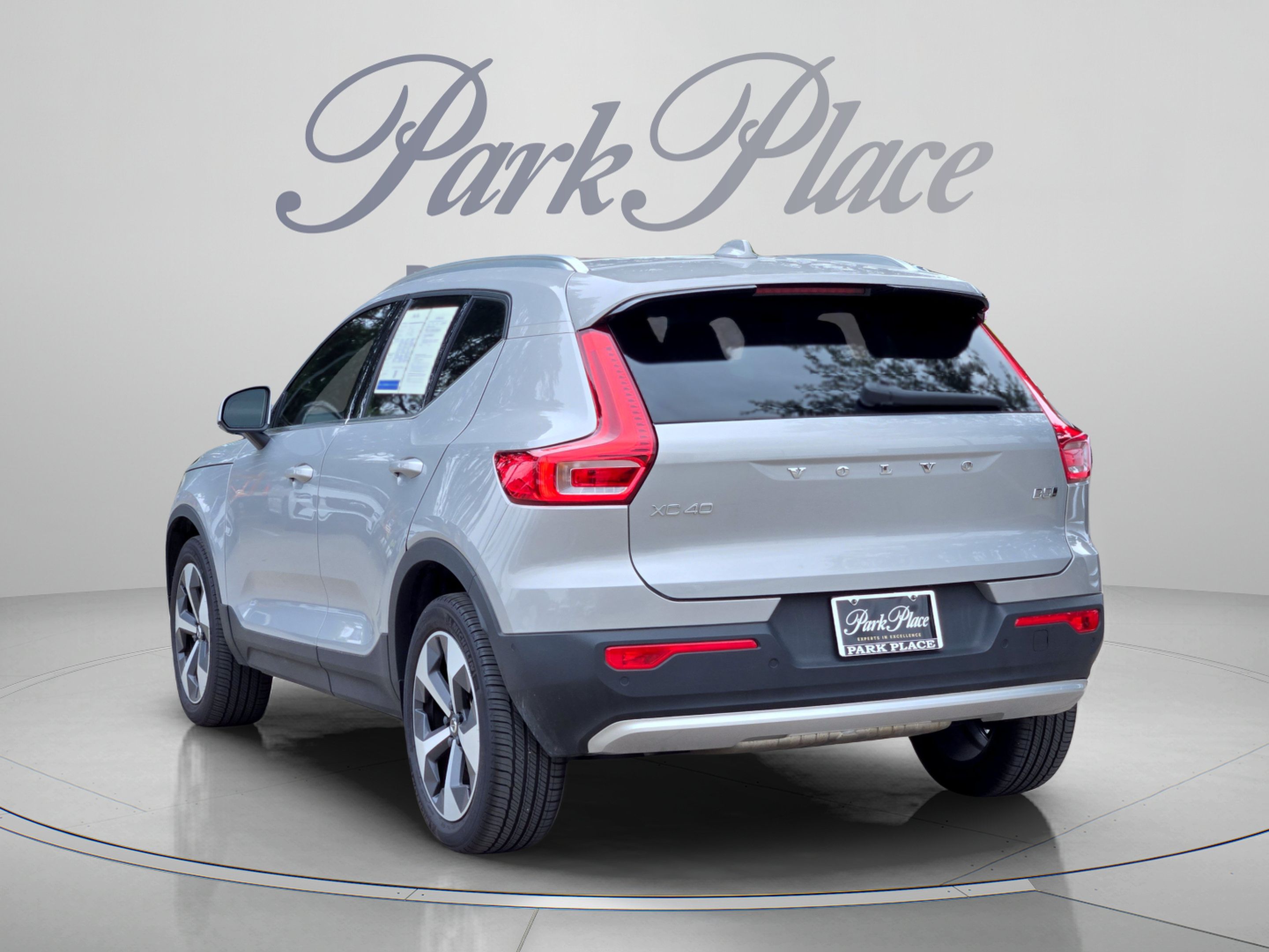 Used 2023 Volvo XC40 B5 Plus w/ Protection Package Premier AWD/4WD image 3