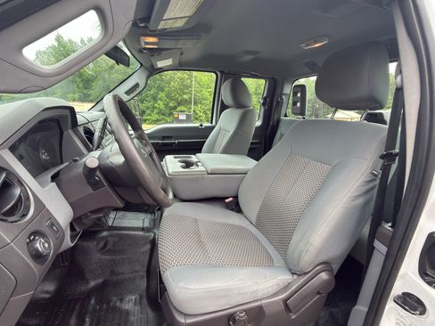 Used 2013 Ford F250 XL w/ PWR Equipment Group RWD image 2