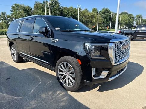 Used 2021 GMC Yukon XL Denali w/ Denali Premium Package AWD/4WD image 13