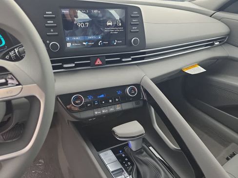 New 2026 Hyundai Elantra Hybrid FWD image 28