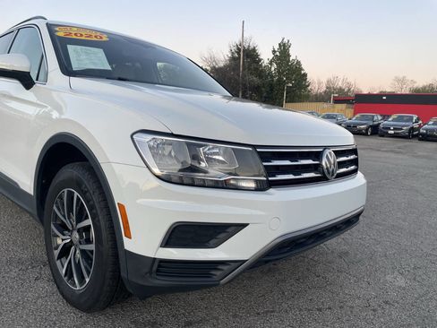 Used 2020 Volkswagen Tiguan SE image 12