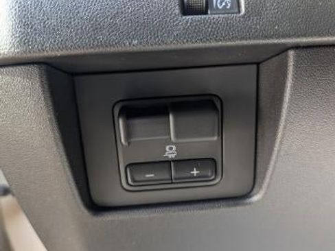 Used 2024 Chevrolet Colorado Trail Boss w/ Technology Package image 12