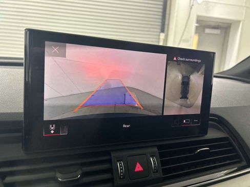 Used 2021 Audi Q5 e Premium Plus w/ Premium Plus Package image 23