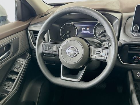 Used 2023 Nissan Rogue SV image 18