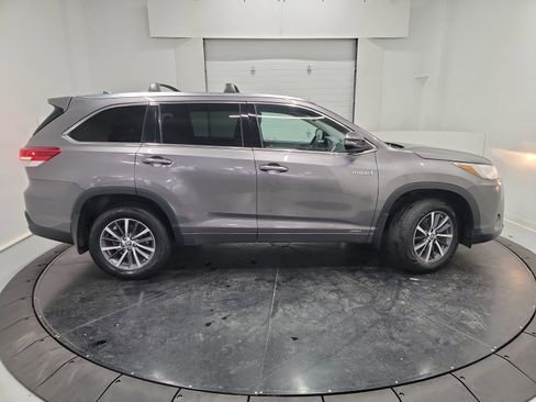 Used 2017 Toyota Highlander XLE image 11