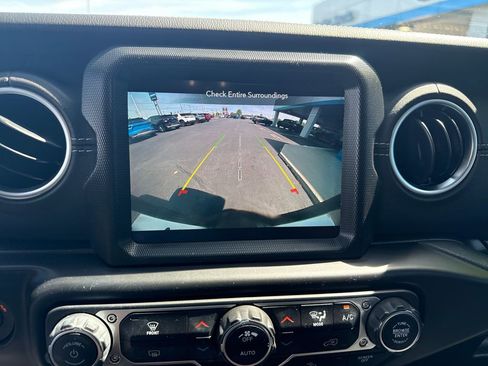 Used 2022 Jeep Wrangler Unlimited Sahara AWD/4WD image 22