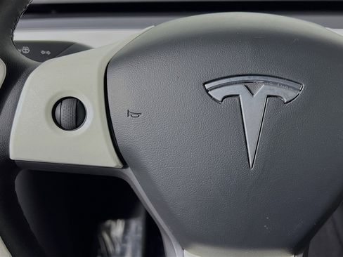 Used 2021 Tesla Model Y Long Range image 19