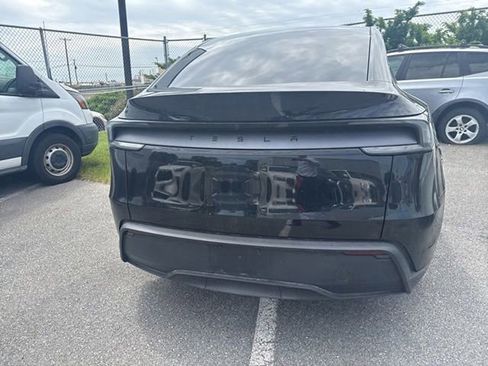 Used 2026 Tesla Model Y 2WD image 7