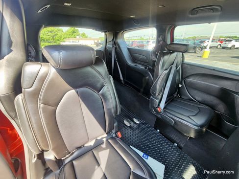 Used 2025 Chrysler Pacifica Select FWD image 50