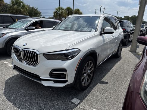 Used 2022 BMW X5 xDrive40i w/ Premium Package AWD/4WD image 2