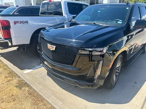 Used 2023 Cadillac Escalade Sport w/ Touring Package RWD image 3