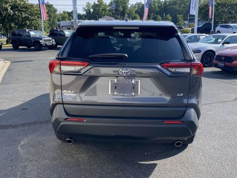 Used 2022 Toyota RAV4 LE FWD image 6