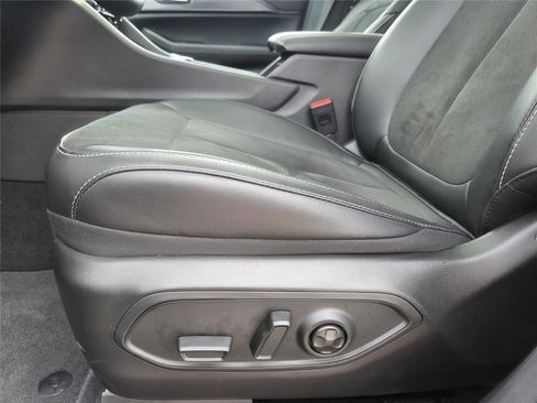 New 2025 Jeep Grand Cherokee L Altitude RWD image 18