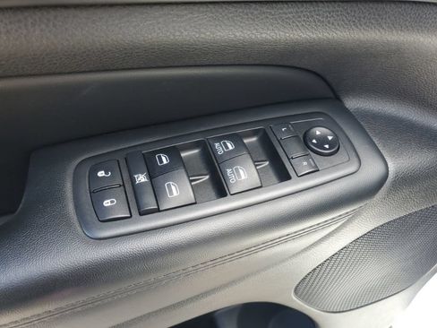 Used 2019 Jeep Grand Cherokee Altitude AWD/4WD image 9
