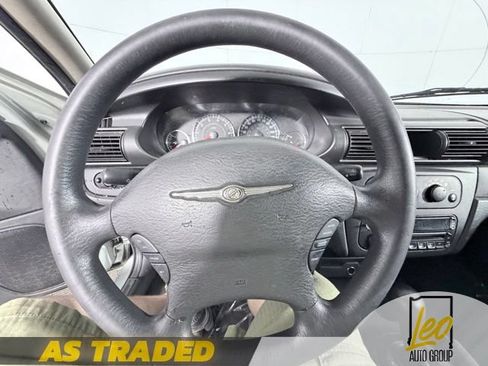 Used 2005 Chrysler Sebring Sedan FWD image 11