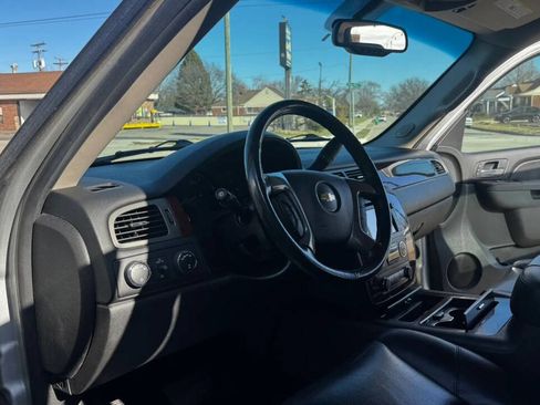 Used 2014 Chevrolet Suburban LTZ image 17