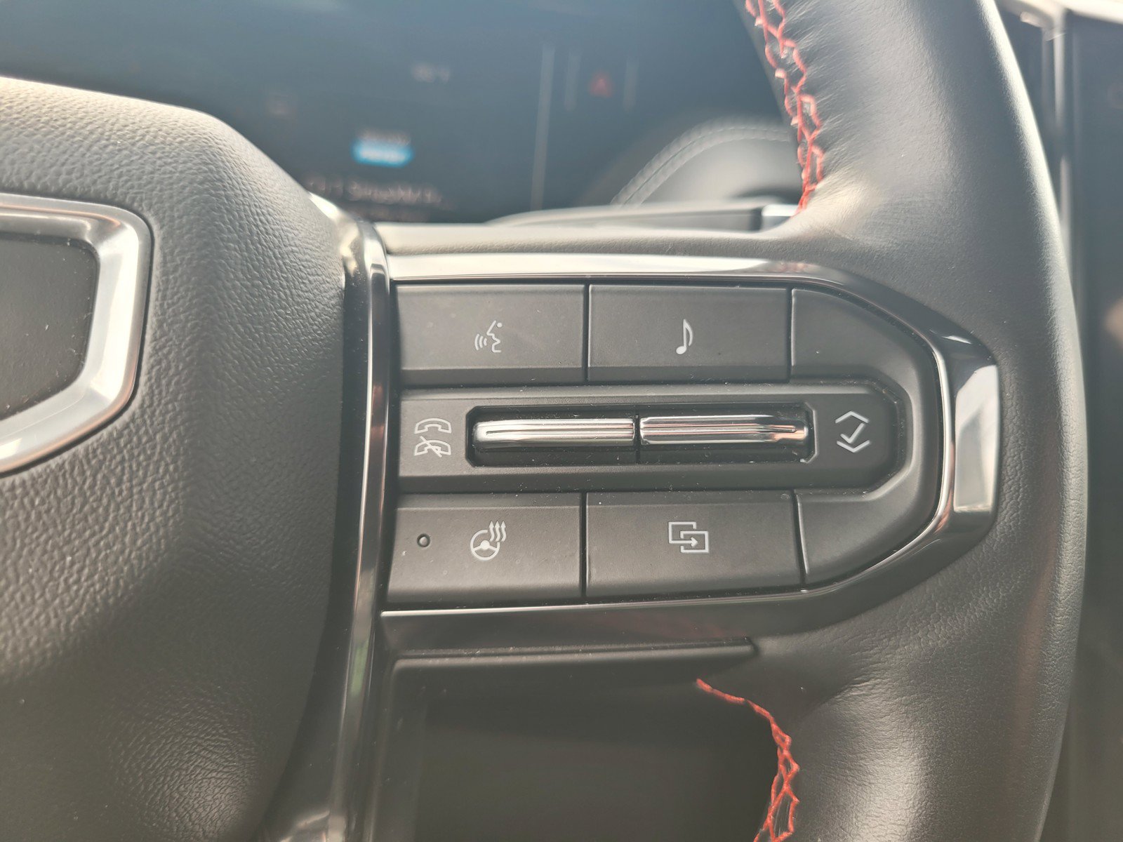 Used 2025 GMC Yukon AT4 Ultimate w/ LPO, Floor Liner Package AWD/4WD image 24