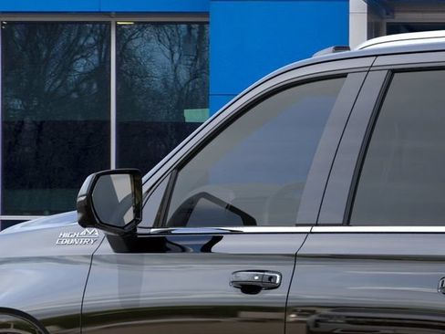 New 2026 Chevrolet Suburban High Country AWD/4WD image 12