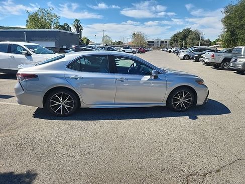 Certified 2022 Toyota Camry SE image 6