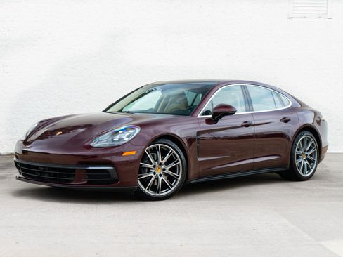 Used 2018 Porsche Panamera 4 AWD/4WD image 1
