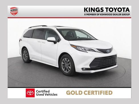 Used 2023 Toyota Sienna XLE w/ XLE Plus Package AWD/4WD image 1