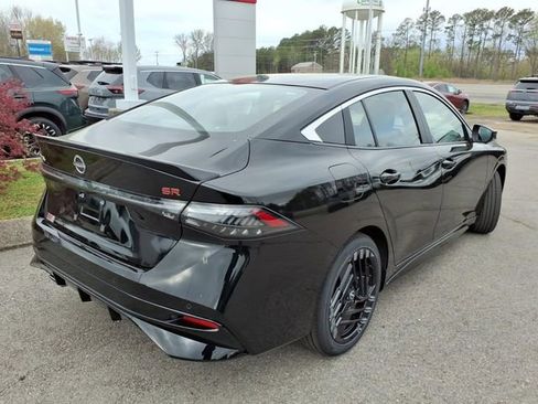 New 2026 Nissan Sentra SR FWD image 3