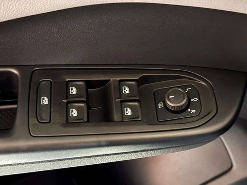 Used 2024 Volkswagen Taos SE AWD/4WD image 7