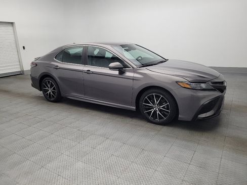 Used 2022 Toyota Camry SE image 11