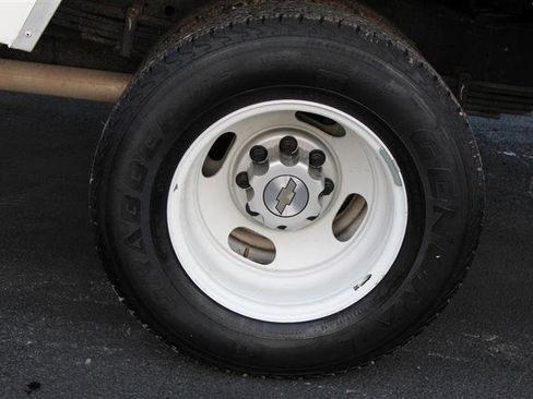 Used 2024 Chevrolet Express 3500 w/ Power Convenience Package image 28