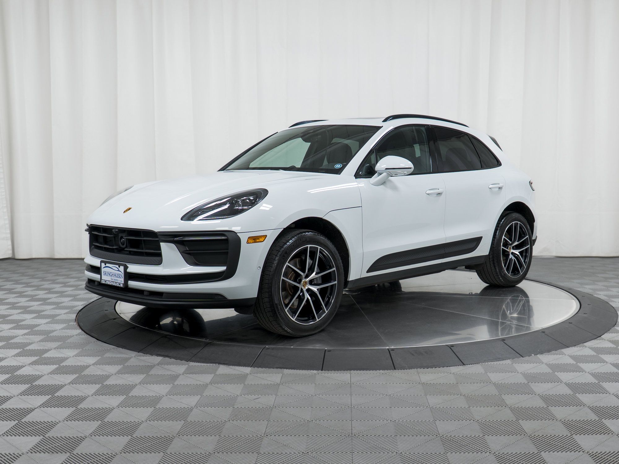 Certified 2023 Porsche Macan AWD/4WD image 1