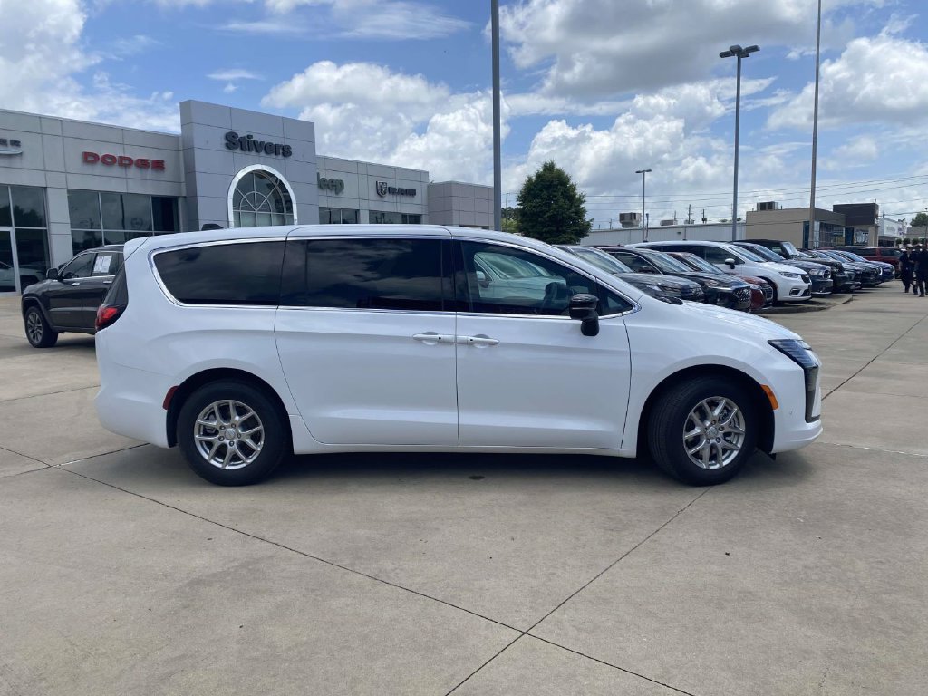 New 2027 Chrysler Pacifica Select FWD image 36