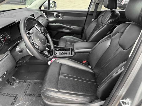 Used 2023 Kia Sorento EX image 10
