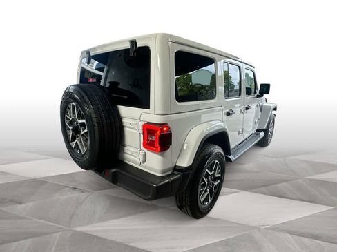 Used 2026 Jeep Wrangler Unlimited Sahara AWD/4WD image 8