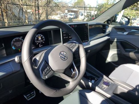 New 2026 Volkswagen Tiguan SE R-Line image 18